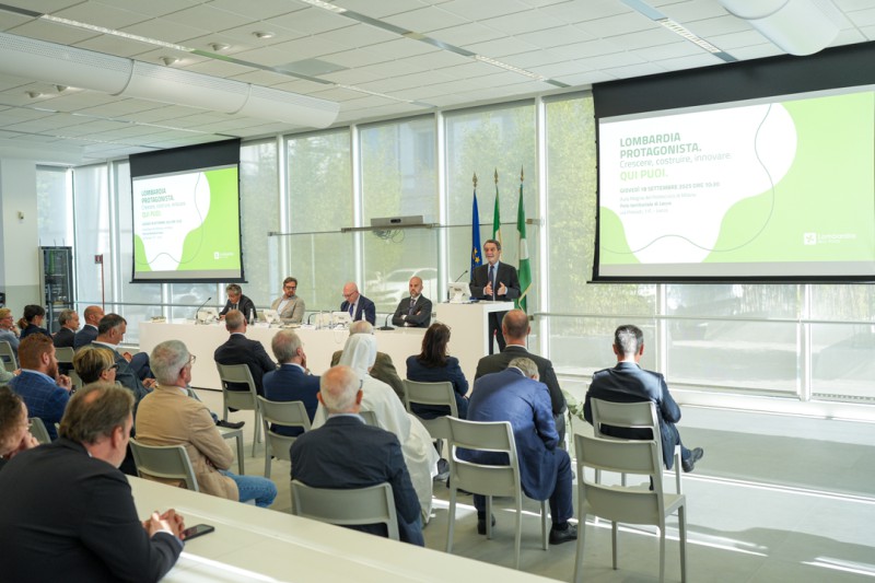 sala-durante-interventi-8.jpg (94 KB)