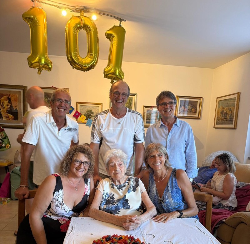 Calolzio_101_anni1.jpg (145 KB)