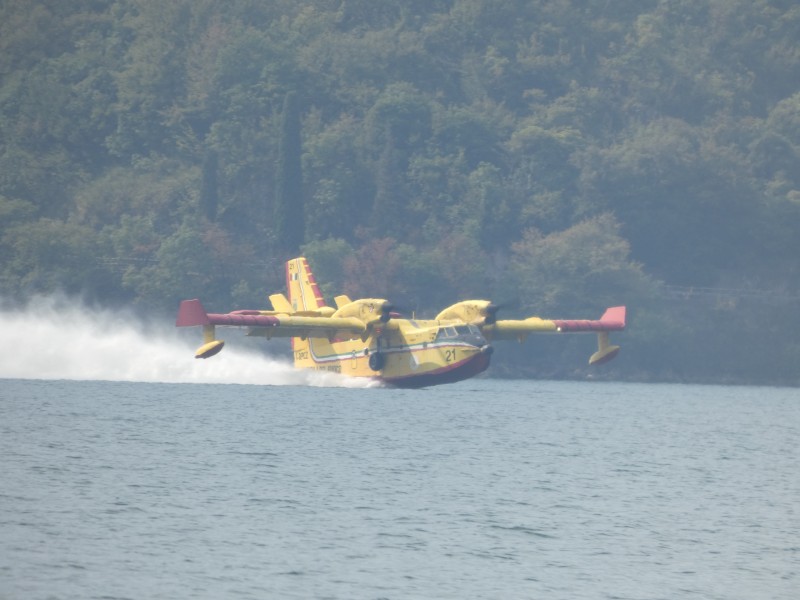 canadair6agosto2.jpg (80 KB)