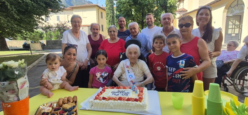 compleanno_Ronchetti_2.jpeg (105 KB)