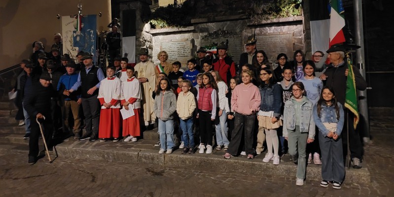 Foto_di_gruppo_.jpg (219 KB)