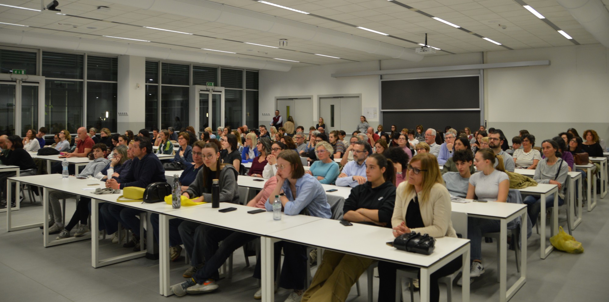 Piano_terreno_tavoli_dopo_la_met___1_.JPG (778 KB)