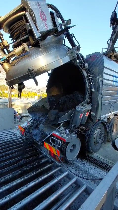 RedazionaleLrhAprile__2_.jpg (128 KB)