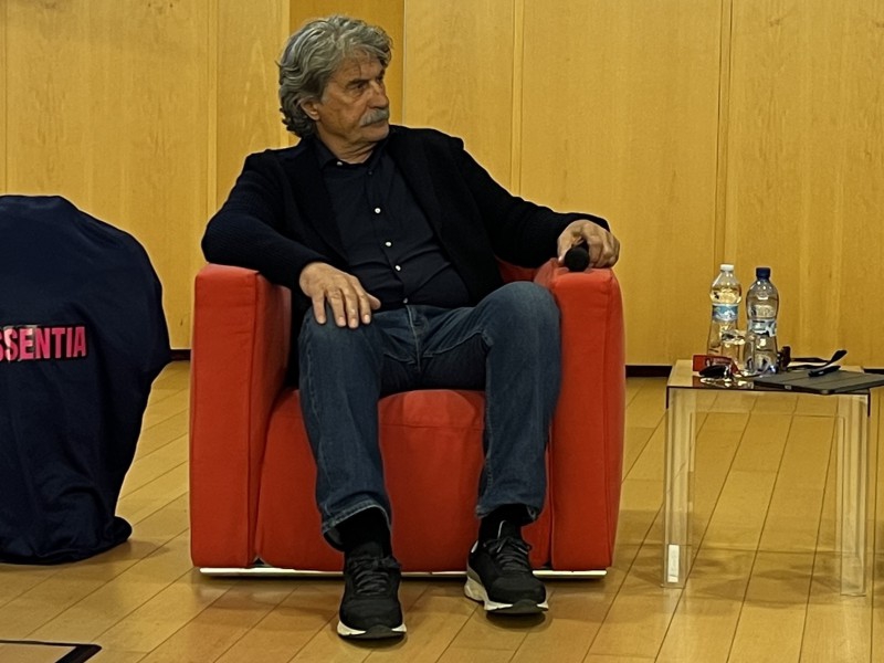 Simoncelli.jpg (170 KB)