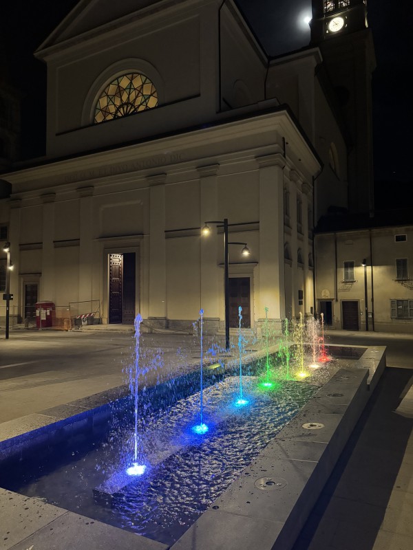 fontanavalma1.jpeg (103 KB)