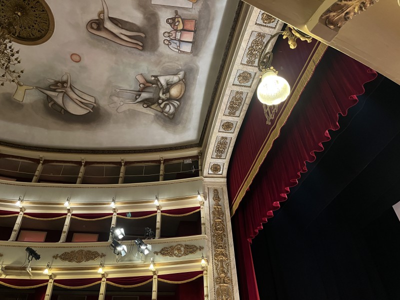 libroteatro3.jpeg (115 KB)