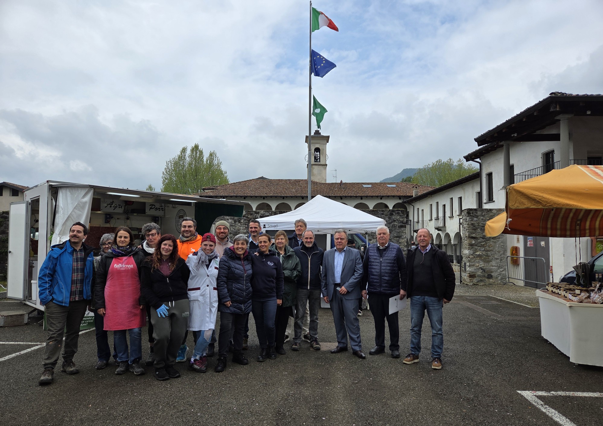 mercatoagricolocalolzio__12_.jpg (1.07 MB)