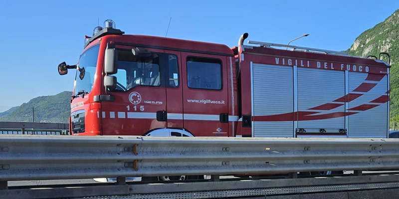 pompieriterzoponte.jpg (69 KB)