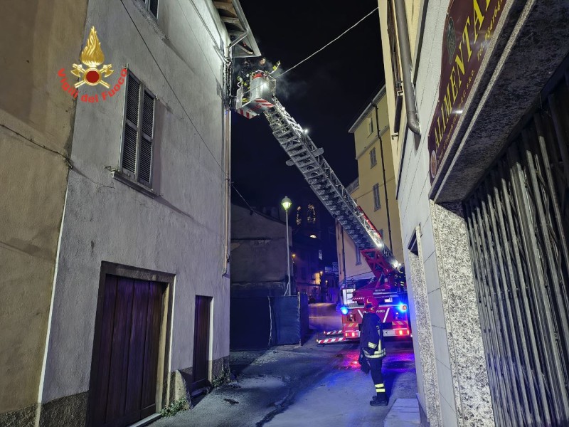 principioincendiocalolzio1.jpg (137 KB)