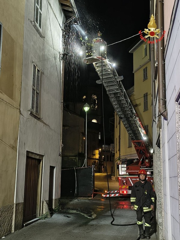 principioincendiocalolzio2.jpg (139 KB)