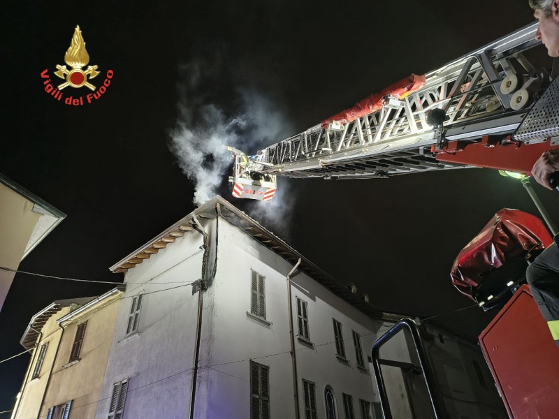 principioincendiocalolzio3.jpg (97 KB)