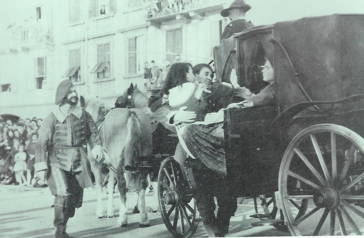 04_Corteo_manzoniano__2_.jpg (354 KB)