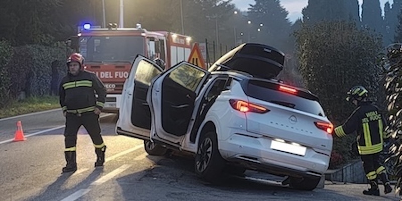 Barzano_incidente_Opel2_PRIMA.jpeg (118 KB)