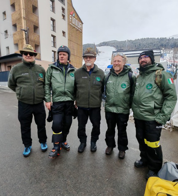 Bormio,_alpini_lecchesi_col_presidente_nazionale_Sebastiano_Favero.jpeg (241 KB)