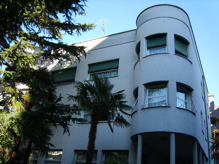 Cereghini_casa_in_via_cairoli.jpg (97 KB)