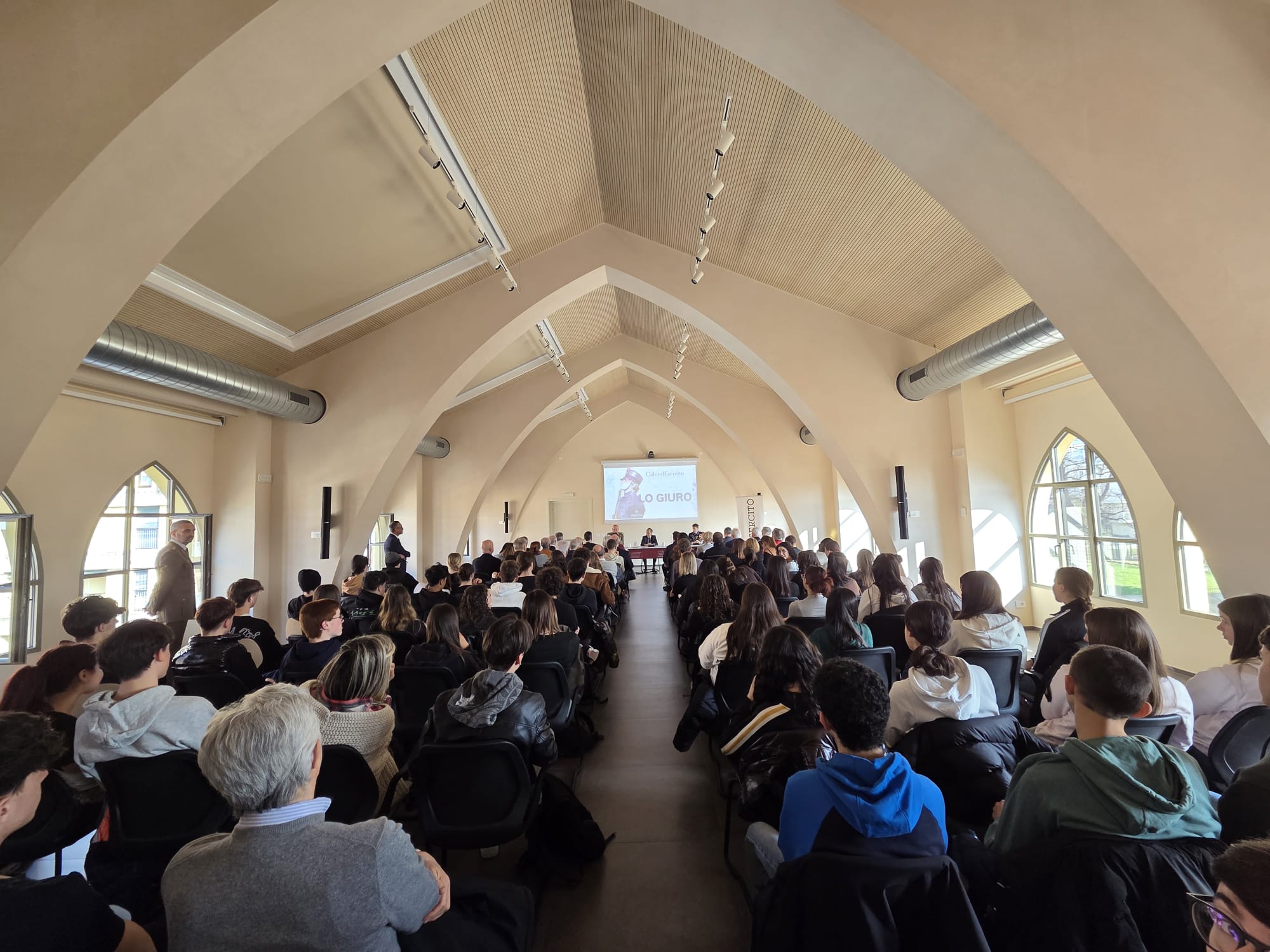 LcCalendarioEsercito4.jfif (300 KB)