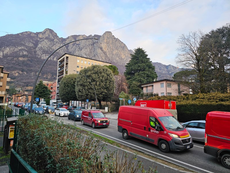 Lecco_viale_Adamello_1.jpeg (170 KB)