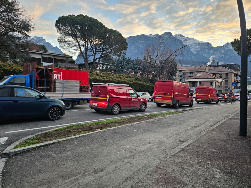 Lecco_viale_Adamello_3.jpeg (174 KB)