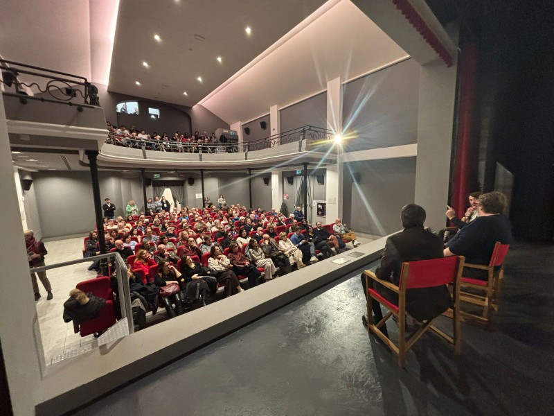 albaneselecco1.jpeg (113 KB)