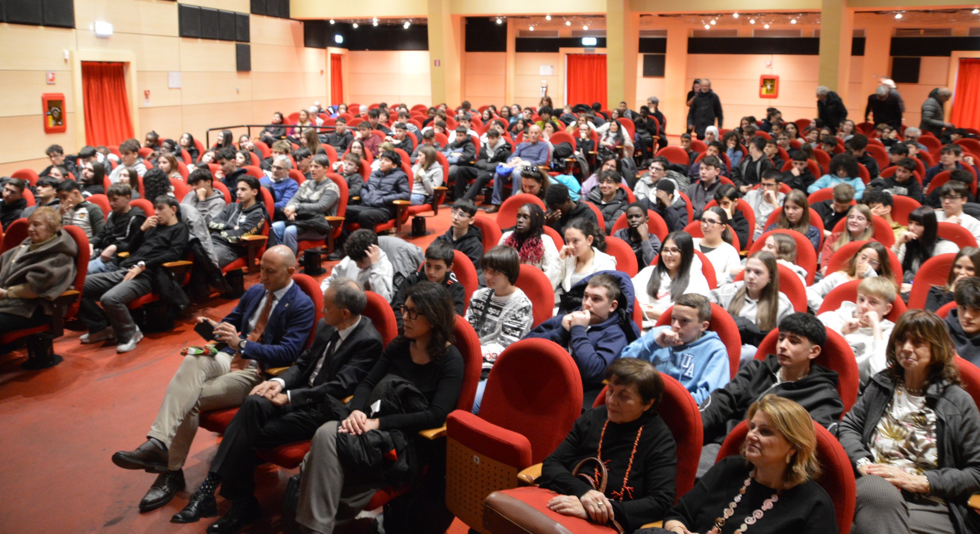 monologopugilepubblico__3_.JPG (1.12 MB)