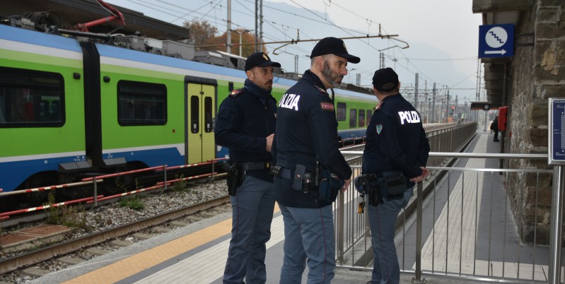 poliziaferroviariastazioneleccoPR.JPG (143 KB)