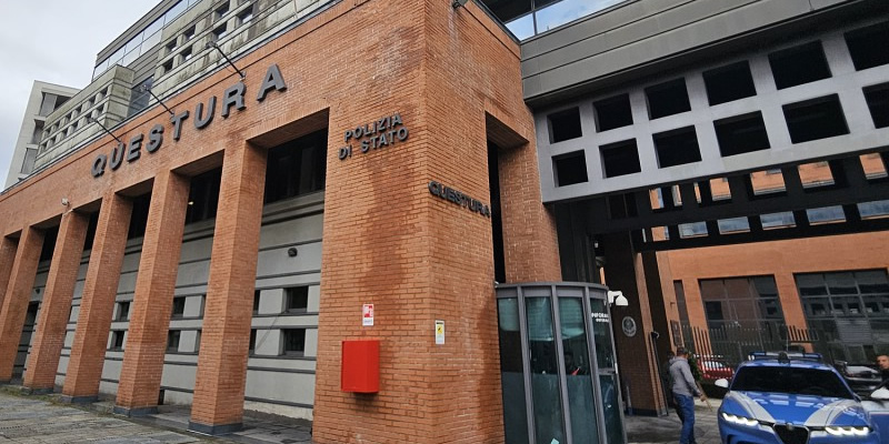 questura2colpr.jpg (155 KB)