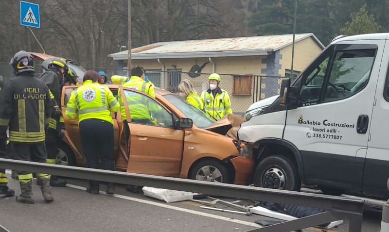 scontroballabio2.jpg (93 KB)