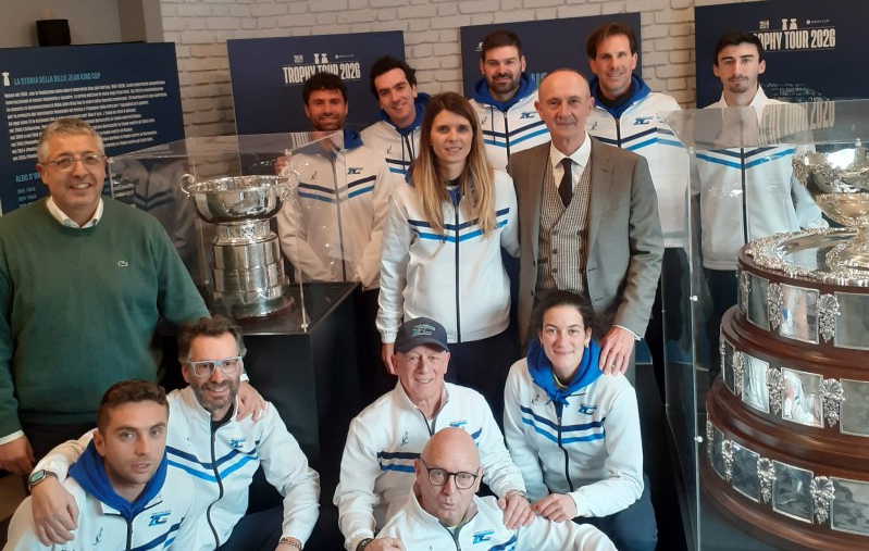 tenniscoppe3.jpg (279 KB)