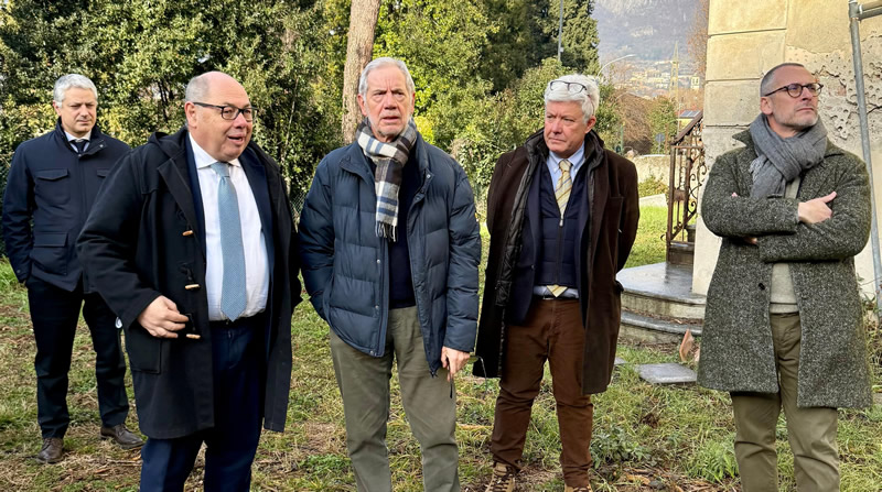 villaeremobertolasopiazza.jpg (166 KB)