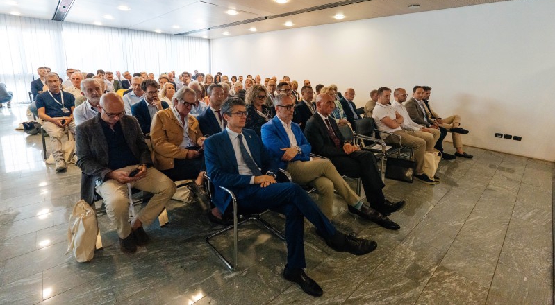 Platea_R.jpg (233 KB)