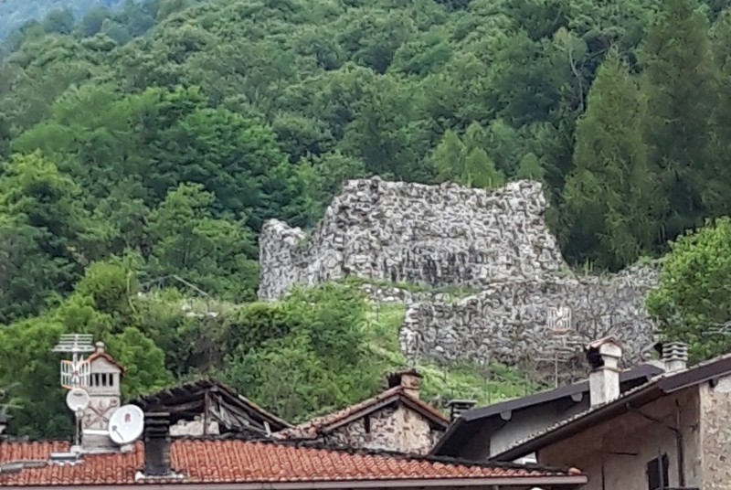 Primaluna_-Torre__Wikipedia_.jpg (133 KB)