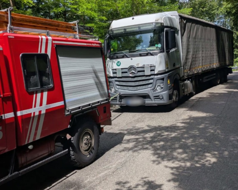 camionbloccato3.jpg (125 KB)