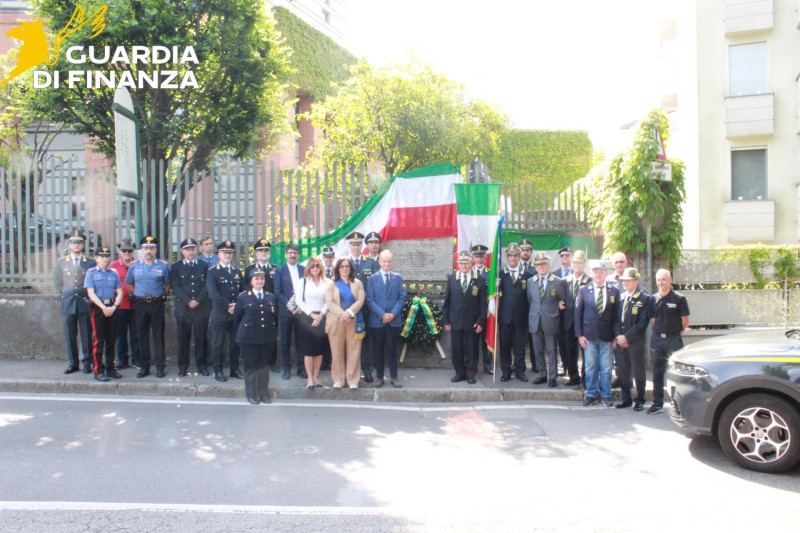 commemorazionegdf3.jpg (117 KB)