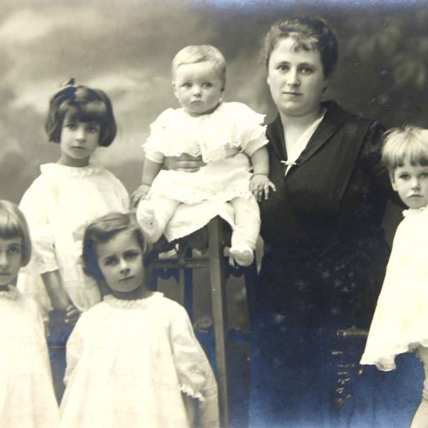 foto-famiglia-da-scatola-museo-2-617x617.jpg (45 KB)