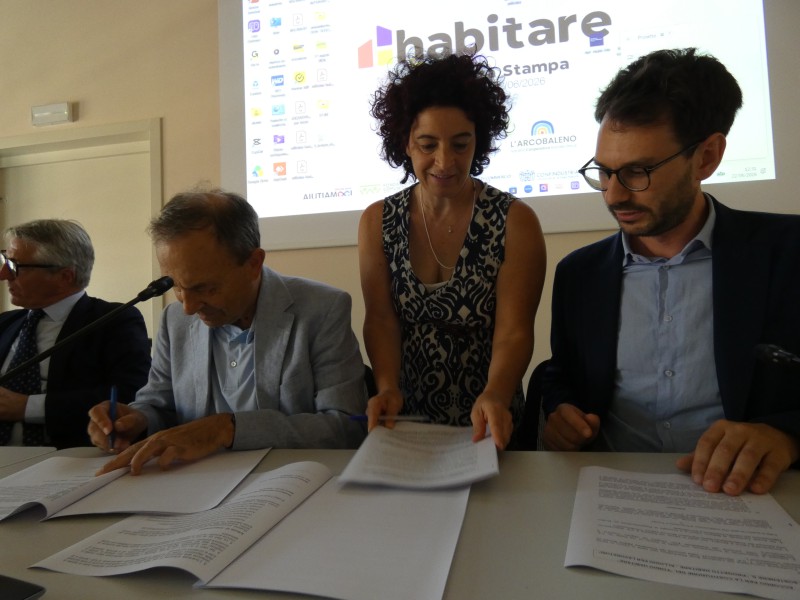 progettohabitare__7_.JPG (83 KB)