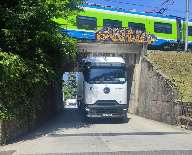 sottopasso_Lierna_camion_treno_Fragomeli.jpg (245 KB)