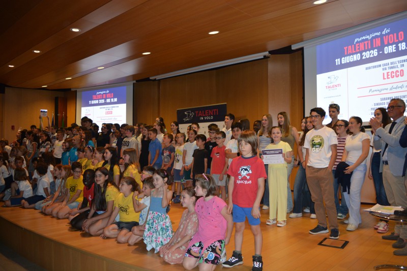 talenti_in_volo_2026_gruppo_finale_palco.JPG (108 KB)