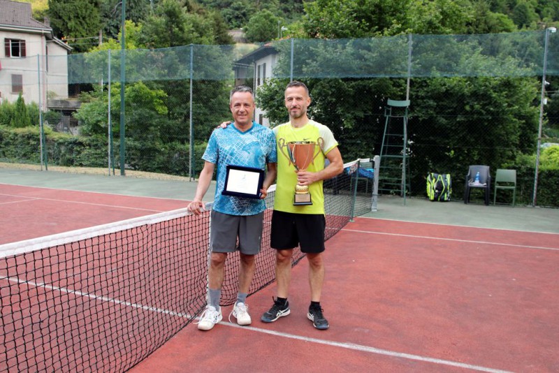 tenniserve.JPG (139 KB)