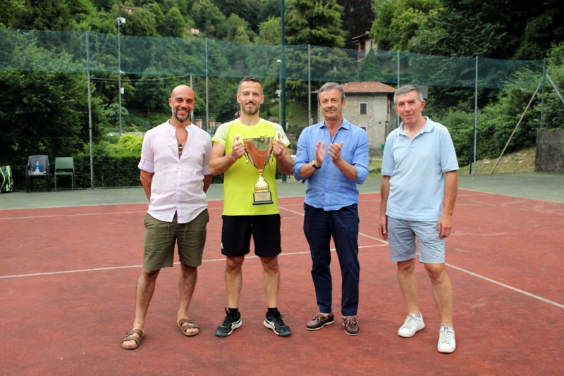 tenniserve2.JPG (114 KB)