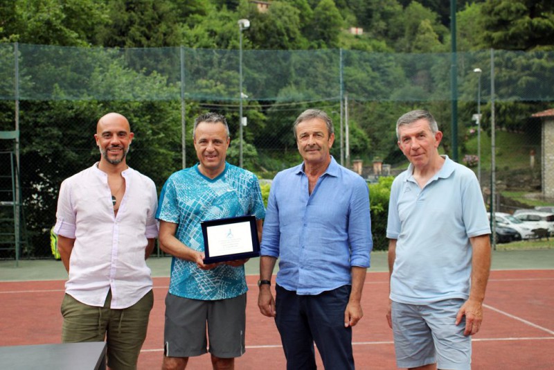 tenniserve3.JPG (113 KB)