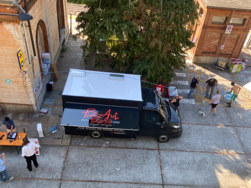 Dorio_PizzAutobus4.jpg (151 KB)