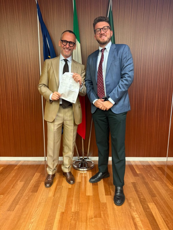 Foto_Sottosegretario_Mauro_Piazza_Vicesindaco_Comune_di_Lecco_Carlo_Piazza_1_.jfif (117 KB)