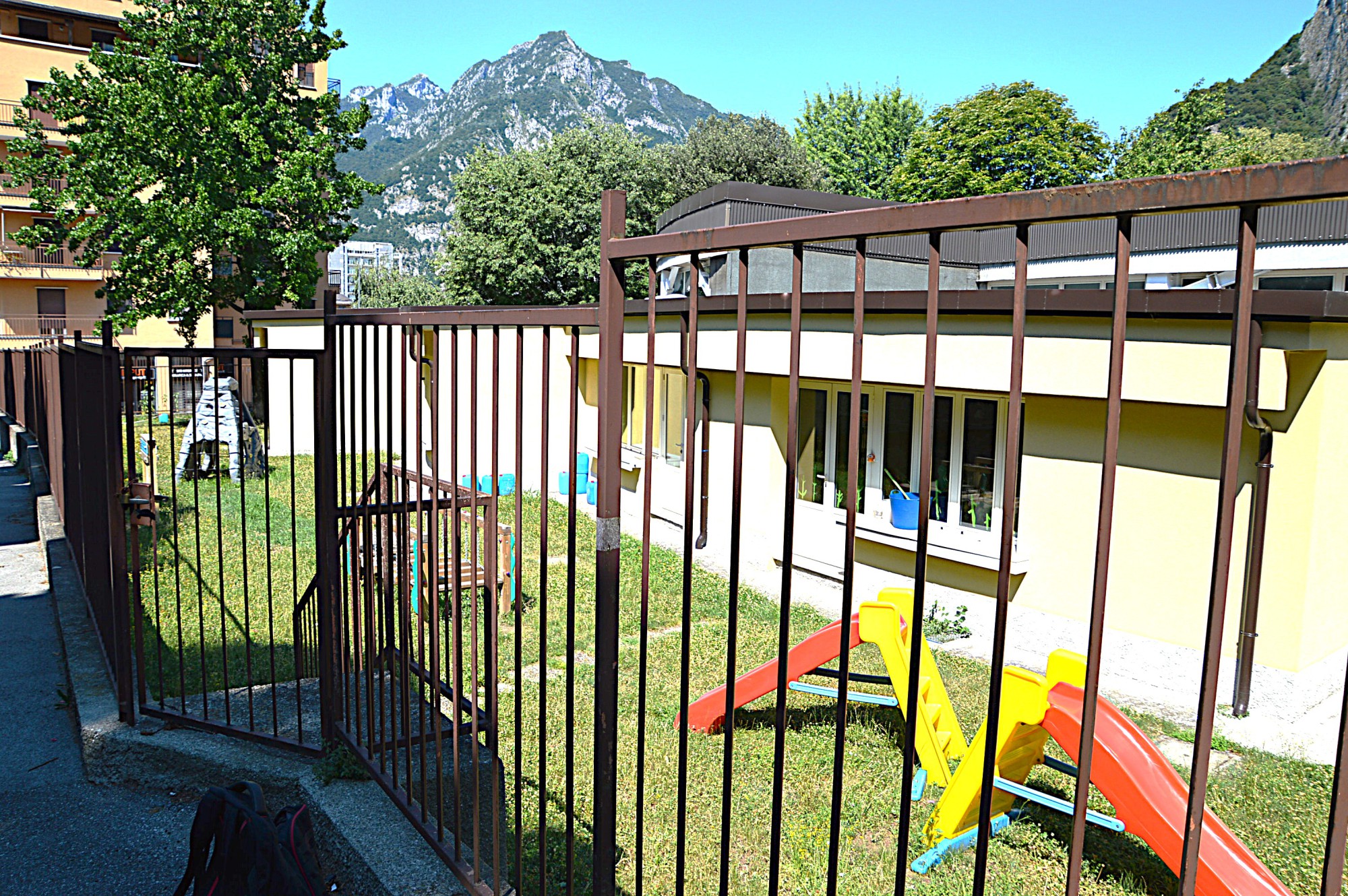 Ingresso_nido_da_via_Bersaglio.JPG (943 KB)