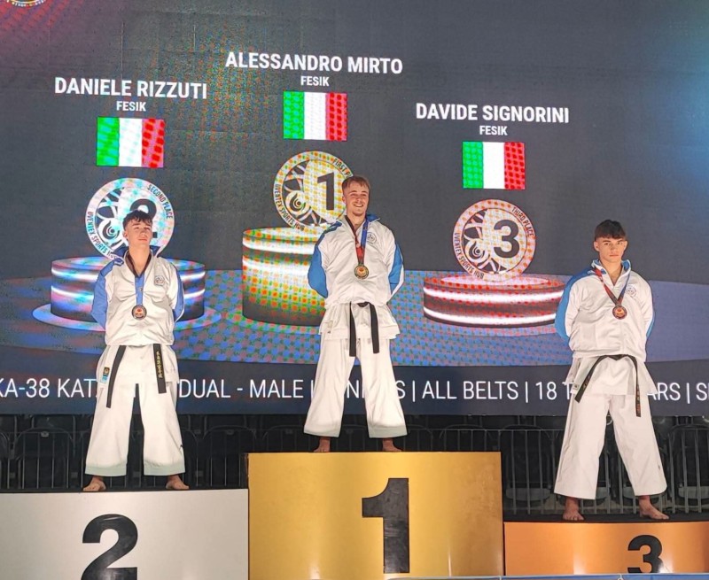 MIRTO_ALESSANDRO_CAMPIONE_DEL_MONDO.jpg (125 KB)