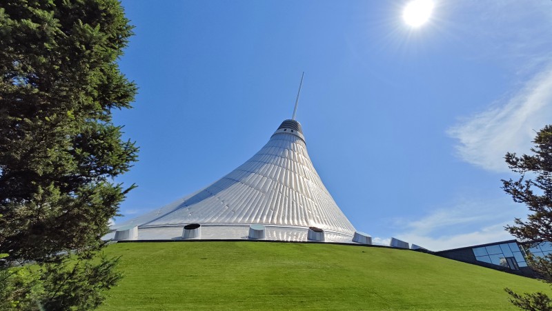 astana2.jpg (86 KB)