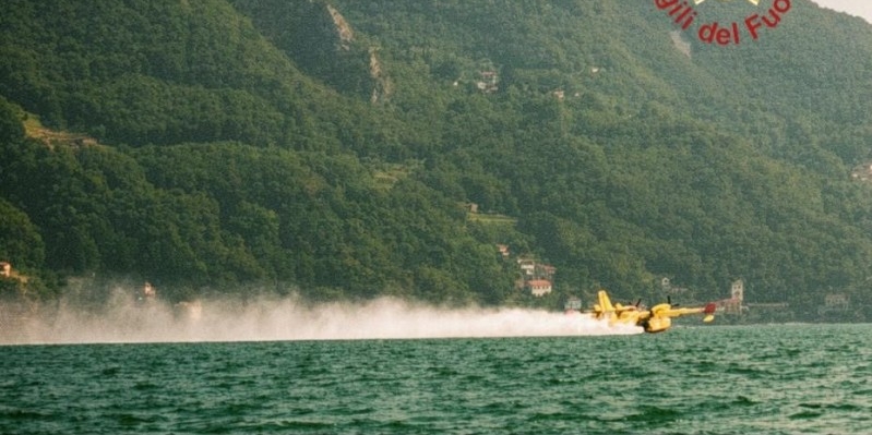canadairlago3-1.jpg (209 KB)