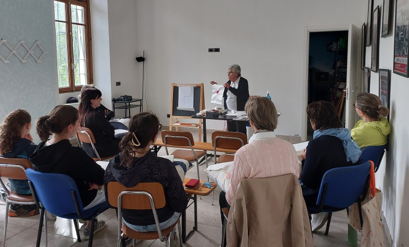 Corso_di_ricamo.jpg (221 KB)