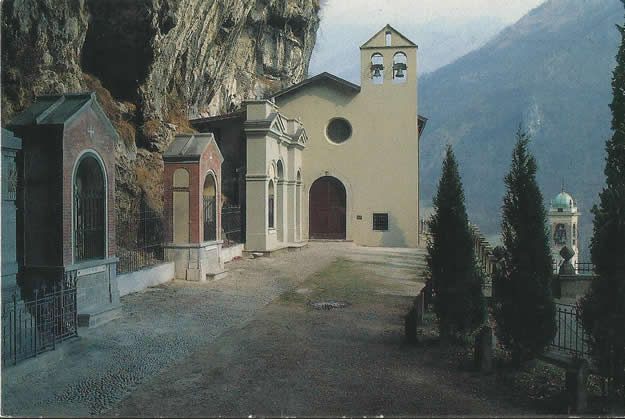 La_chiesa_doi_San_Giovanni_al_cimitero_di_Laorca.jpg (39 KB)