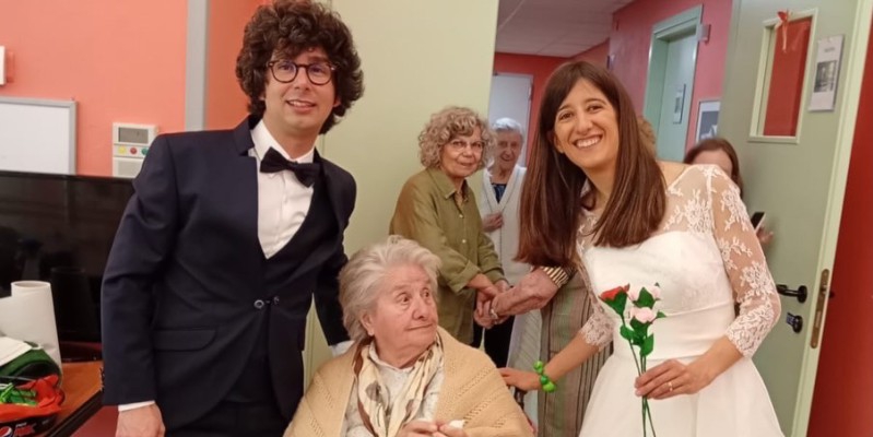SFILATA_NIPOTI_CON_NONNA-1.JPG (108 KB)