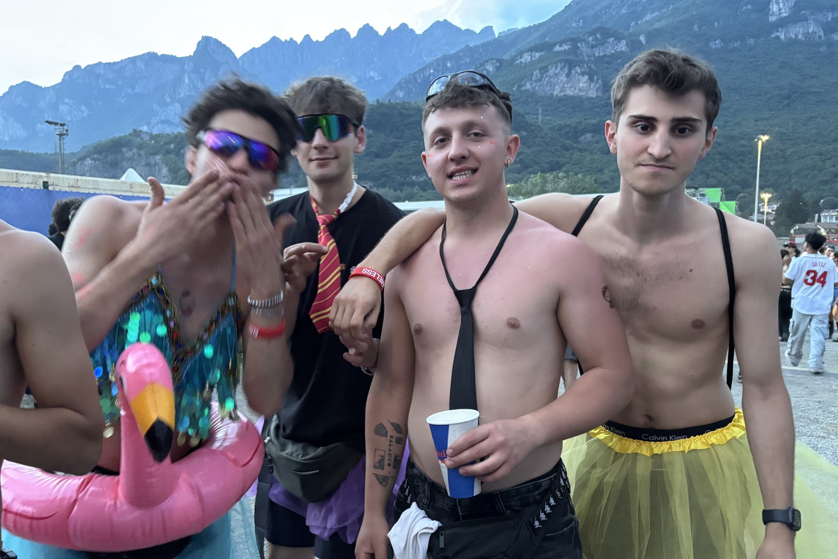 namelessvestiti__9_.jpeg (913 KB)